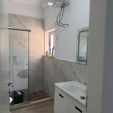 Apartament Azal *